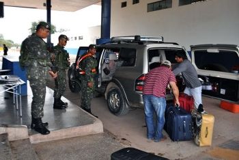 Operação Atalaia divulga balanço de ações com vistoria de veículos e apreensões de arma e droga
