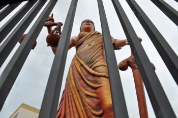 Foto ilustrativa de justiça, dama da justiça, estatua, fórum, TJMS