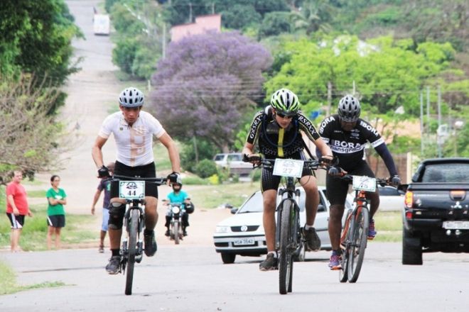 Brasileiros e estrangeiros disputam 1° etapa Circuito Funec de Mountain Bike