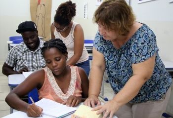 Haitianos participam de Programa Brasil Alfabetizado em Três Lagoas