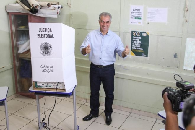 Azambuja vota em Campo Grande e fala sobre “enfrentamento à mentira e a intolerância”