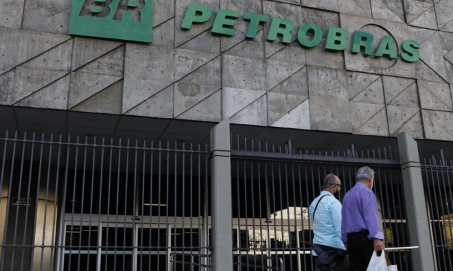 Petrobras encontra petróleo em poço na Bacia de Santos