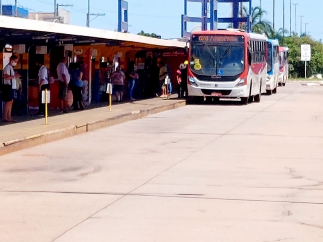 Passagem de ônibus sobe para R$ 4,40 a partir de segunda 
