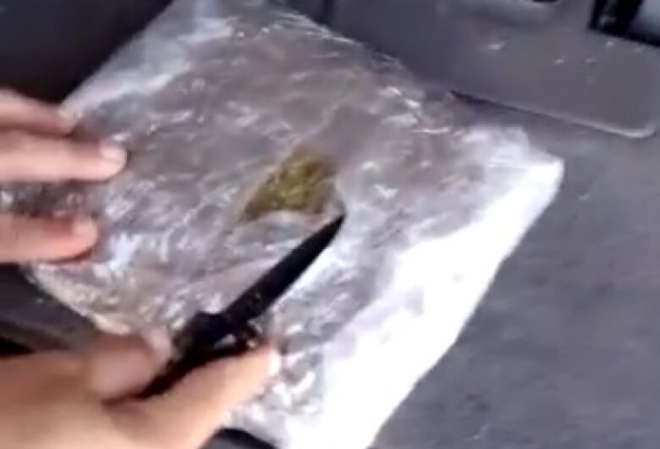 Policiais encontram droga em veículo abandonado